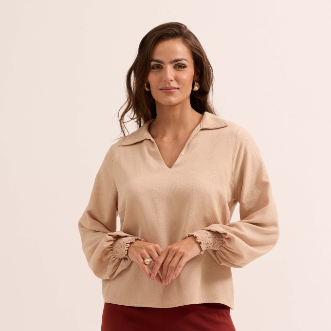 Blusa Decote V com Gola e Manga Longa com Lastex