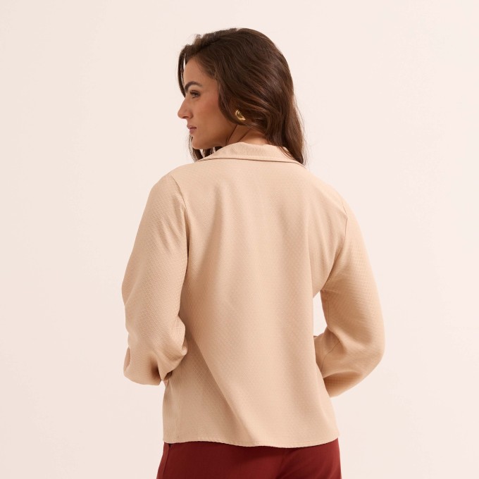 Blusa Decote V com Gola e Manga Longa com Lastex