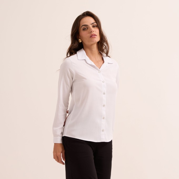Blusa em Slub Manga Longa com Gola e Botões Frontais