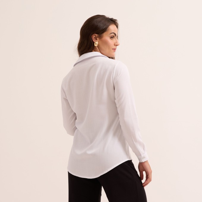 Blusa em Slub Manga Longa com Gola e Botões Frontais