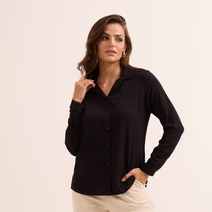 Blusa em Slub Manga Longa com Gola e Botões Frontais