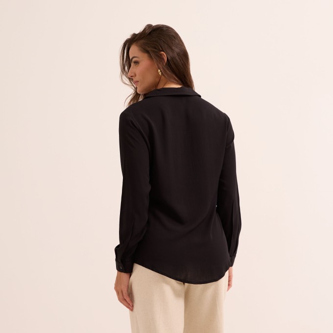 Blusa em Slub Manga Longa com Gola e Botões Frontais