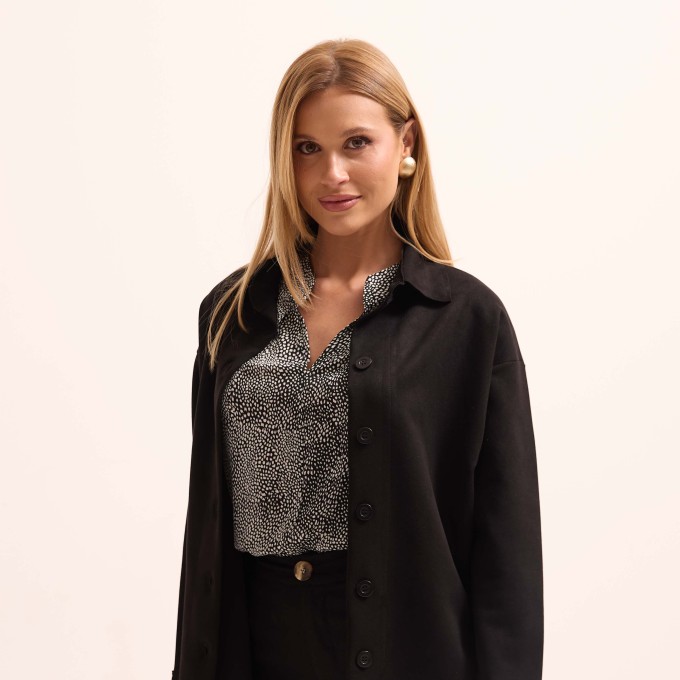 Casaco Suede Estilo Chemise com Gola e Pesponto